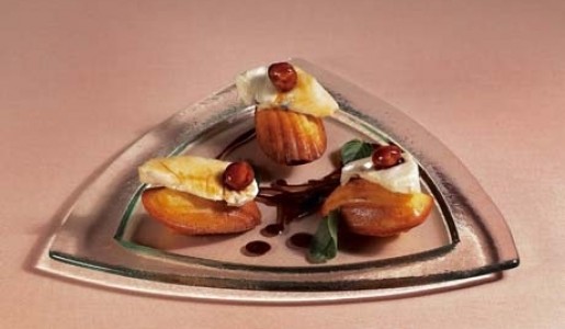 Madeleines de nueces de macadamia y chocolate con chirimoya borracha