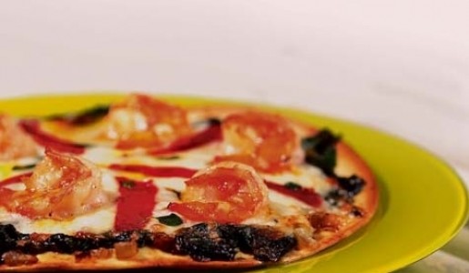 Pizza de espinaca y langostinos