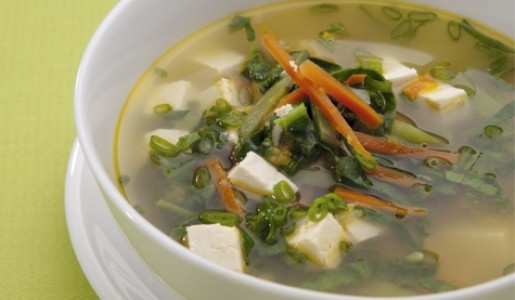 Sopa de vegetales con tofu