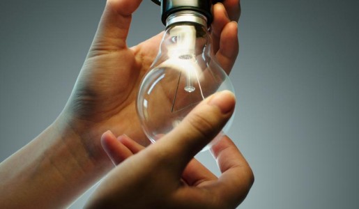 Cómo cambiar una bombilla