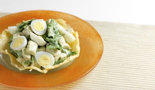 Canastas de parmesano con ensalada