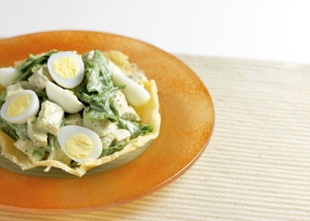 Canastas de parmesano con ensalada