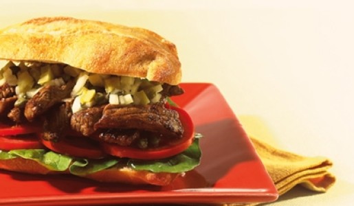 Bocadillo de lomo y alcaparras