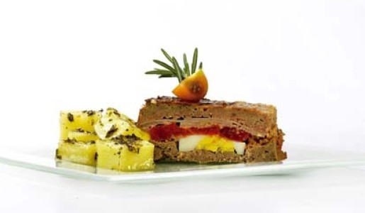 Molde de carne con papas al orégano y limón