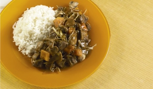 Saltado de res y papaya