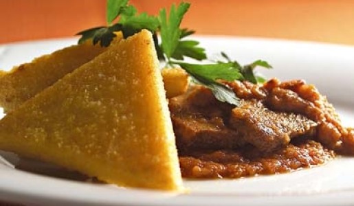 Polenta con asado
