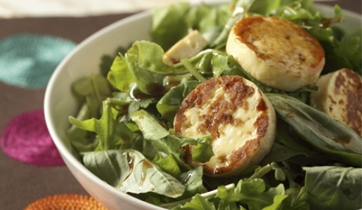 Ensalada de hojas y queso de cabra
