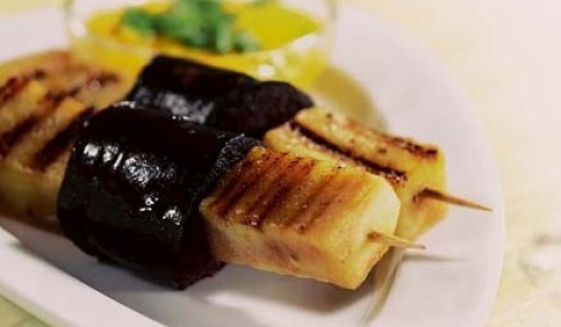 Anticuchos de morcilla y manzana