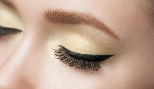 Cómo hacer crecer las cejas con vaselina