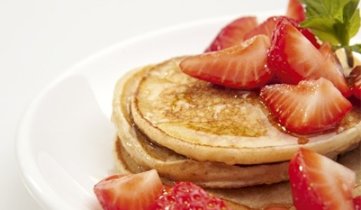 Panqueques integrales con frutos rojos