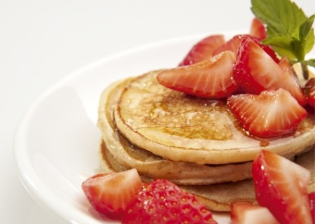 Panqueques integrales con frutos rojos