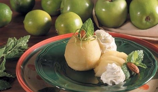 Compota de manzana con chantilly