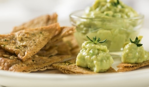 Pita chips con dip de palta