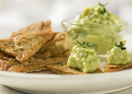 Pita chips con dip de palta