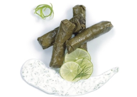 Hojas de parra con salsa de ajo