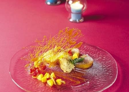 Pastelillos de yuca con dulce de membrillo y helado de praliné