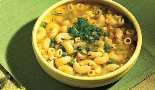 Puchero de coditos, alverjas y tocino