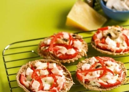 Pizza en pan pita con jamón