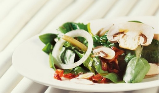 Ensalada de hojas verdes y aliño de naranja