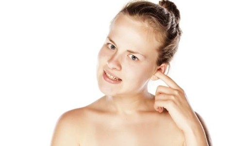 Cómo limpiar la cera de los oídos