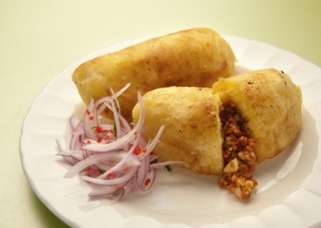Empanada de yuca rellena de cecina