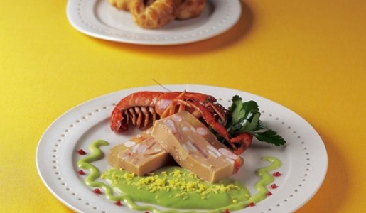 Áspic de camarones con salsa de palta