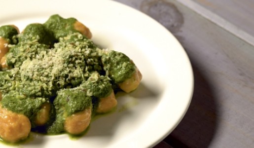 Ñoquis de camote al pesto