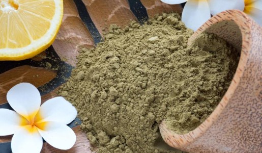 Cómo teñir el pelo con henna