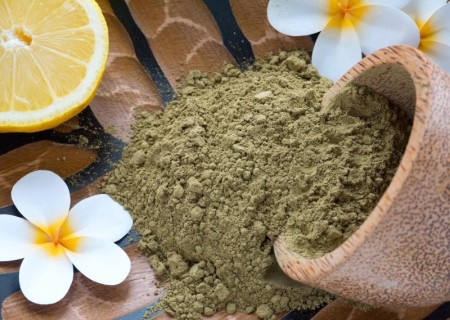 Cómo teñir el pelo con henna