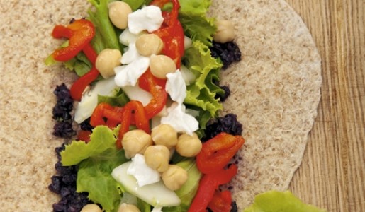 Sándwich de tapenade y queso de cabra