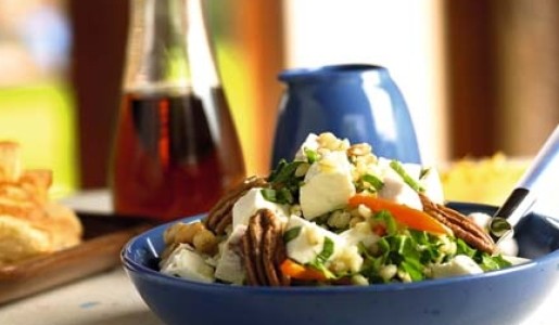 Ensalada crocante con pollo y trigo