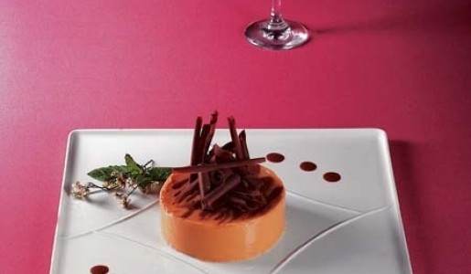 Mousse de lúcuma con base crocante de pecanas