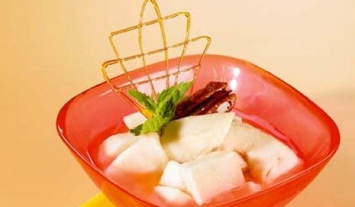 Delicia de chirimoya y naranja con pecanas acarameladas