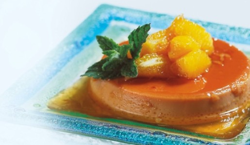 Flan de manjarblanco y naranjas acarameladas
