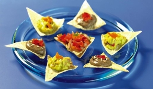 Chips de maíz con dúo de salsas