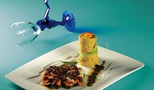 Red de mero y calamar con molde de tamalito y mantequilla de culantro