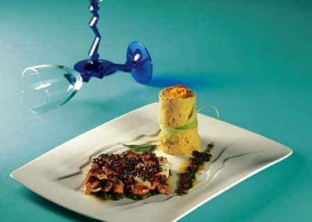 Red de mero y calamar con molde de tamalito y mantequilla de culantro