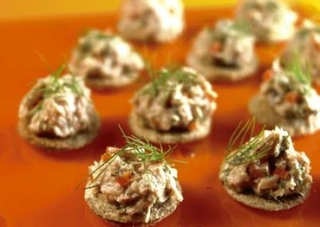 Cóctel de cangrejo en tostadas