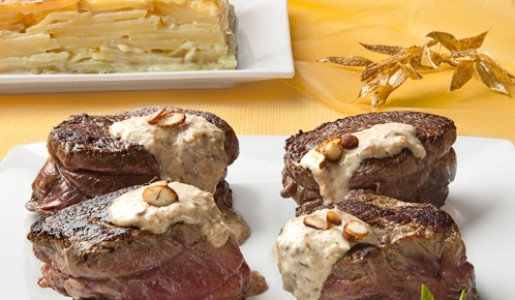 Tournedo de novillo en crema de morillas con pastel de papa