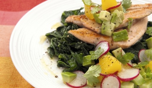 Trucha con ensalada de palta y naranja