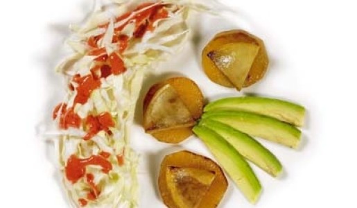 Ensalada de palta, alcachofas y yacón con vinagreta de fresa