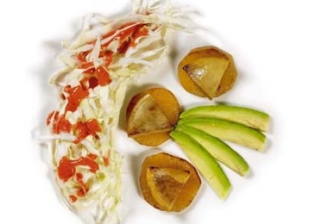 Ensalada de palta, alcachofas y yacón con vinagreta de fresa