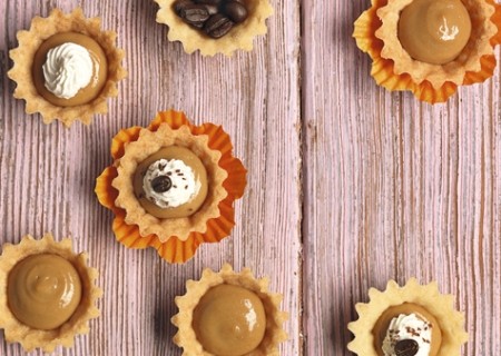 Tartaletas de café y chantilly