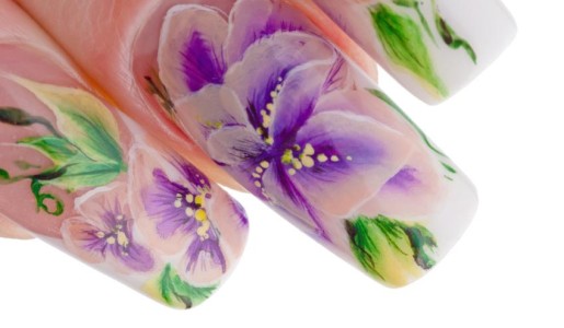 Cómo decorar uñas con flores