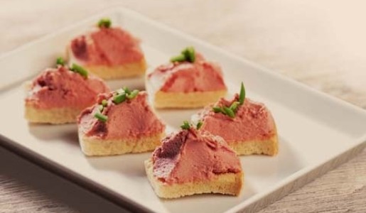 Mousse de jamón sobre tostadas