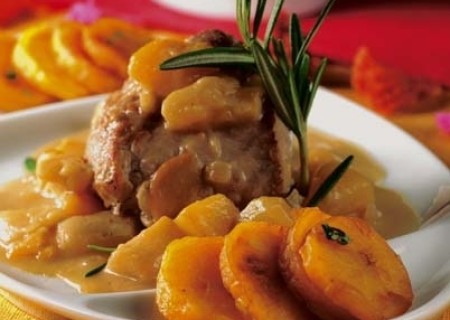 Cerdo al curry y frutas