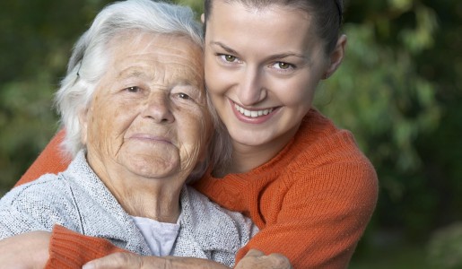Cmo elegir un cuidador para una persona mayor