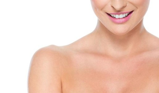 Cómo quitar los granos del escote