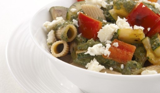 Ensalada de pasta integral al pesto