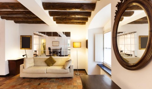 Cómo decorar una pared con espejos